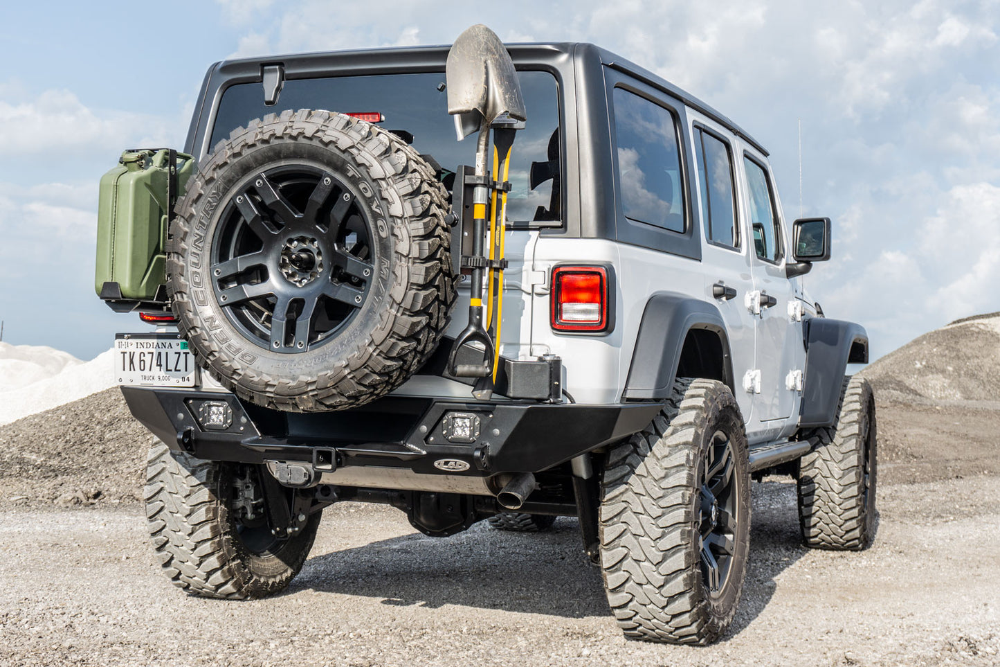 JL Destroyer Full Width Rear Bumper w / Tire Carrier